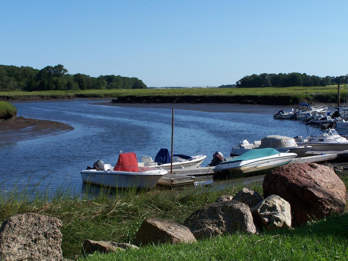 Shea'S Riverside Inn & Motel Essex Экстерьер фото