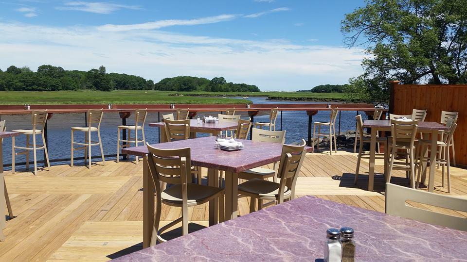 Shea'S Riverside Inn & Motel Essex Экстерьер фото