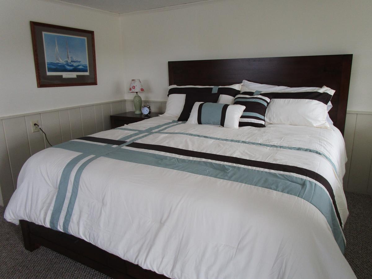Shea'S Riverside Inn & Motel Essex Экстерьер фото
