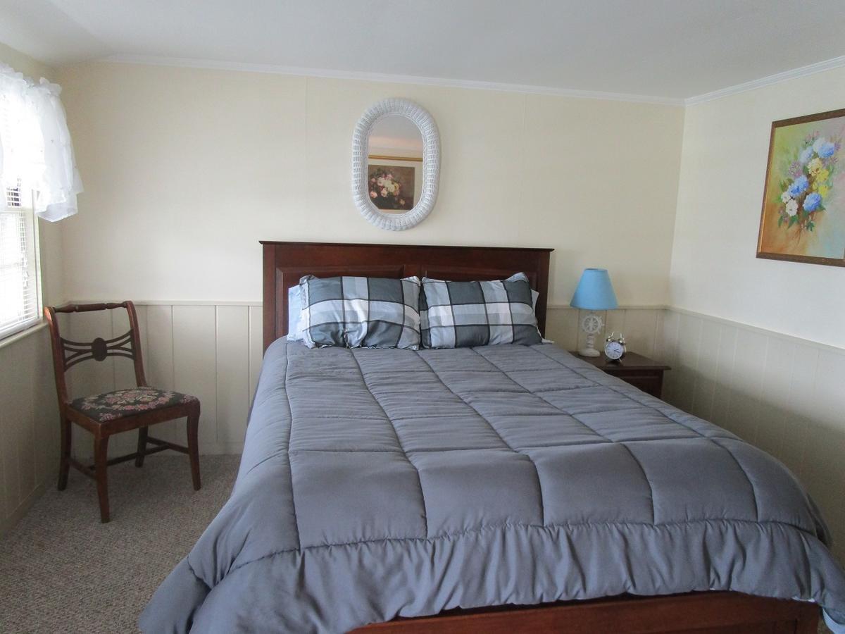 Shea'S Riverside Inn & Motel Essex Экстерьер фото