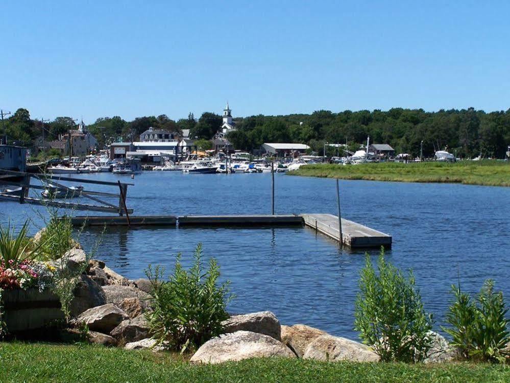 Shea'S Riverside Inn & Motel Essex Экстерьер фото
