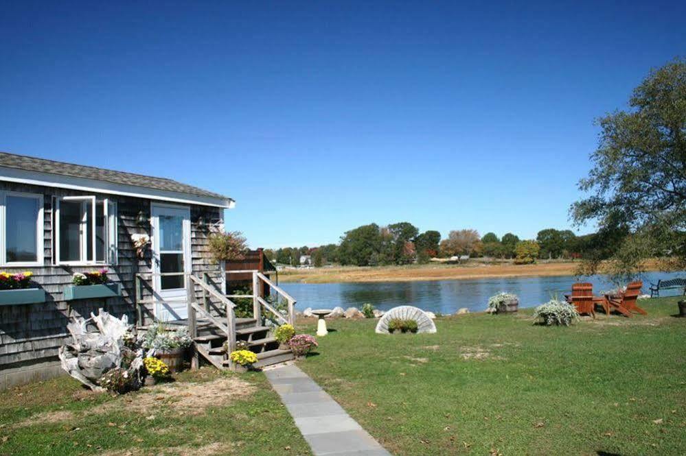 Shea'S Riverside Inn & Motel Essex Экстерьер фото