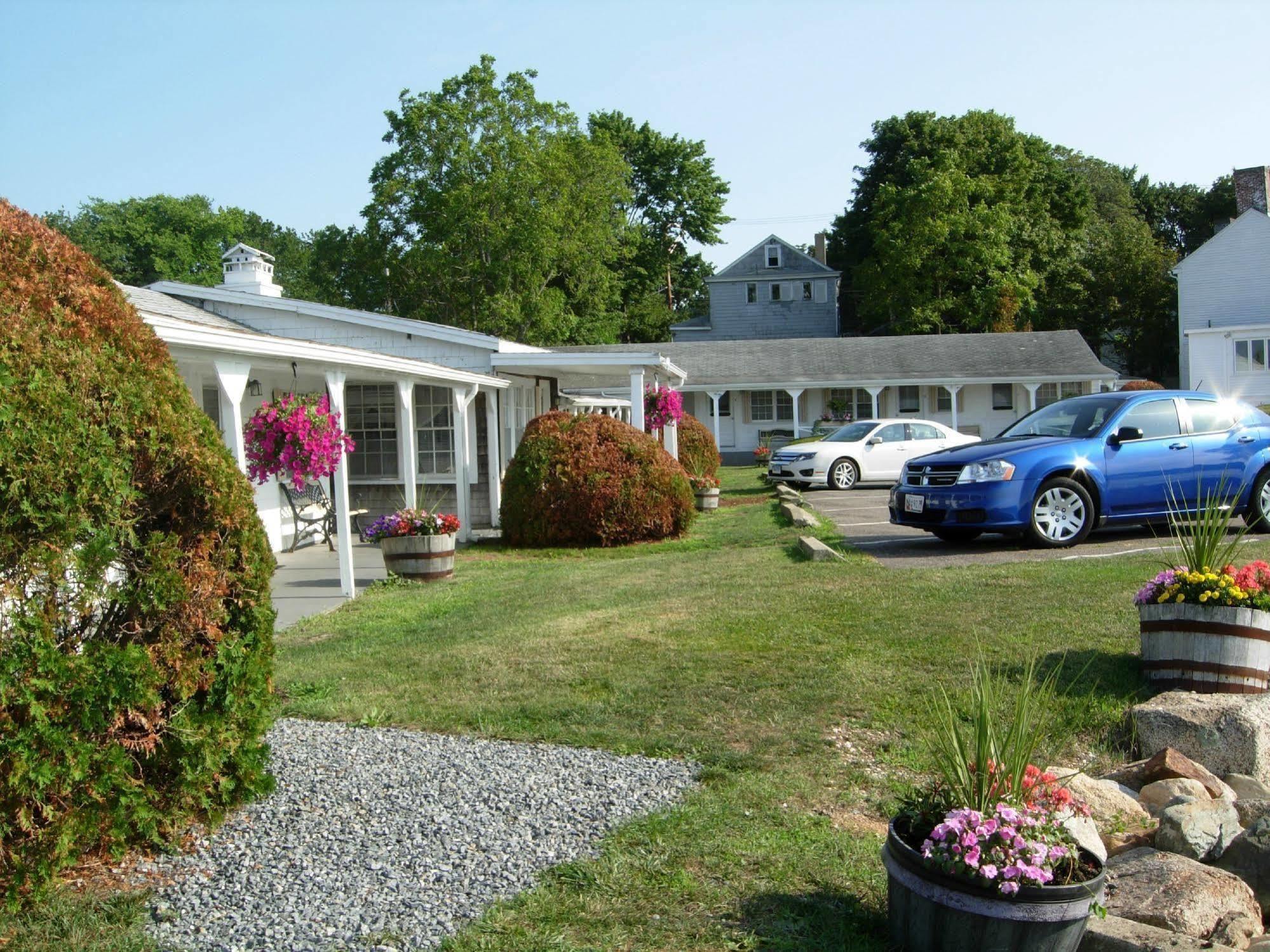 Shea'S Riverside Inn & Motel Essex Экстерьер фото